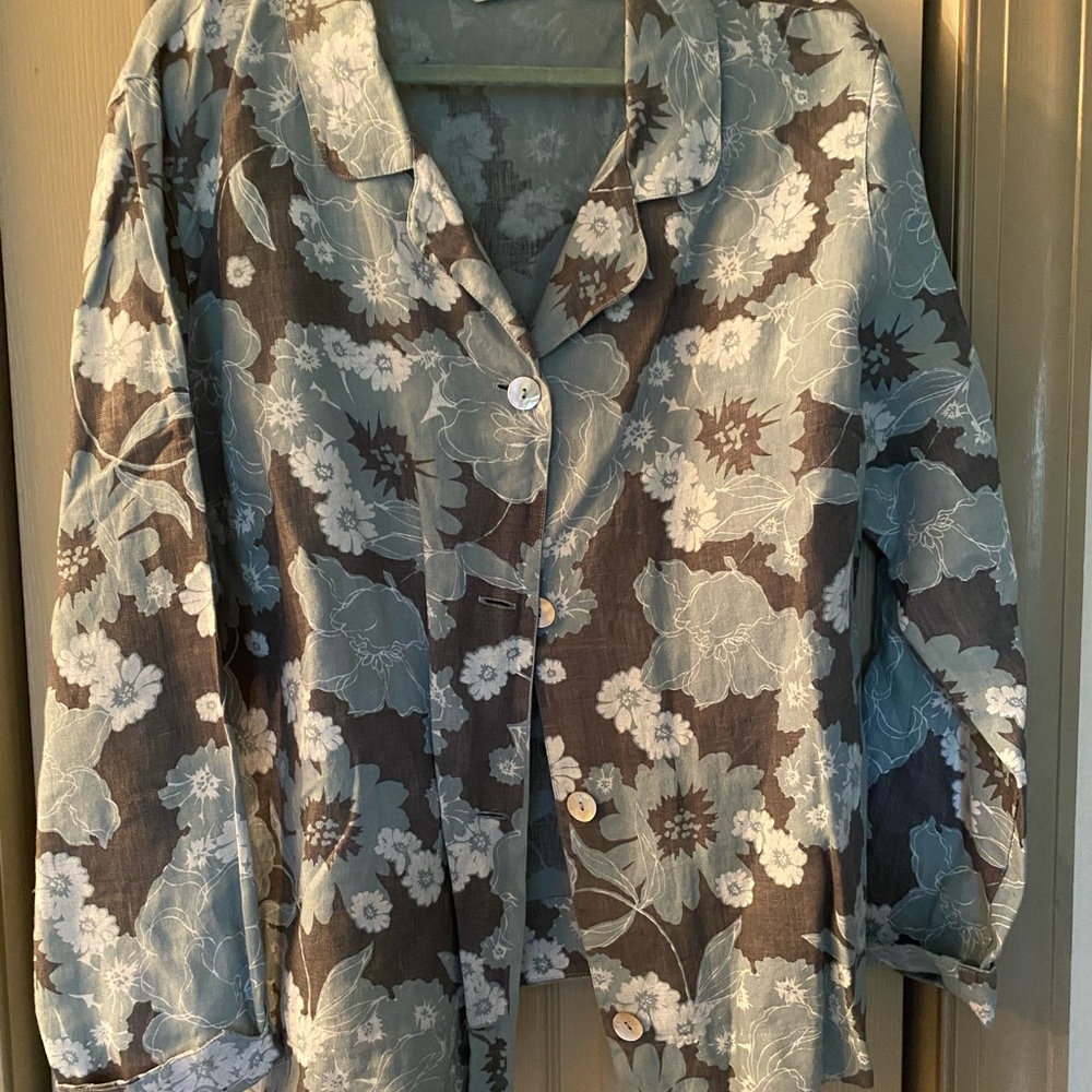 Floral print blouse